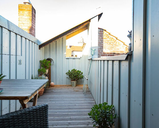 Vorher Dachboden des Hinterhauses, heute Dachterrasse // © Astrid Burkhardt