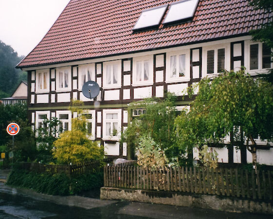 Straßenansicht vor und nach der Sanierung // © Daniel Li Photography